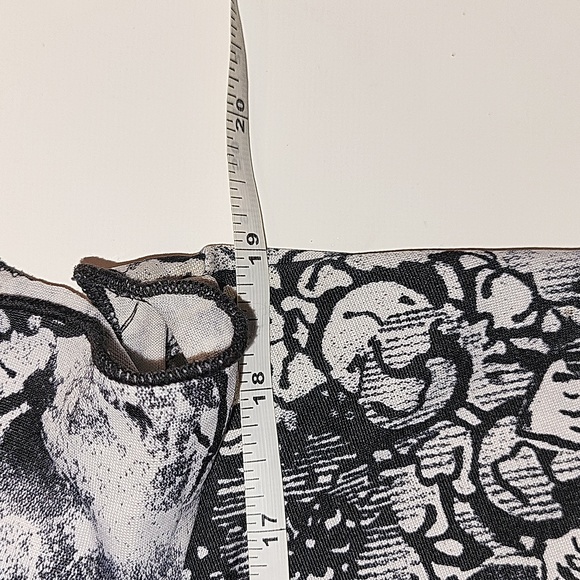 Carol Rose Black and White Blouse (M) - Picture 10 of 12